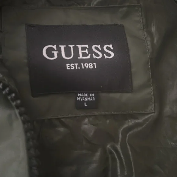 Guess army green windbreaker size large - Picture 2 of 4